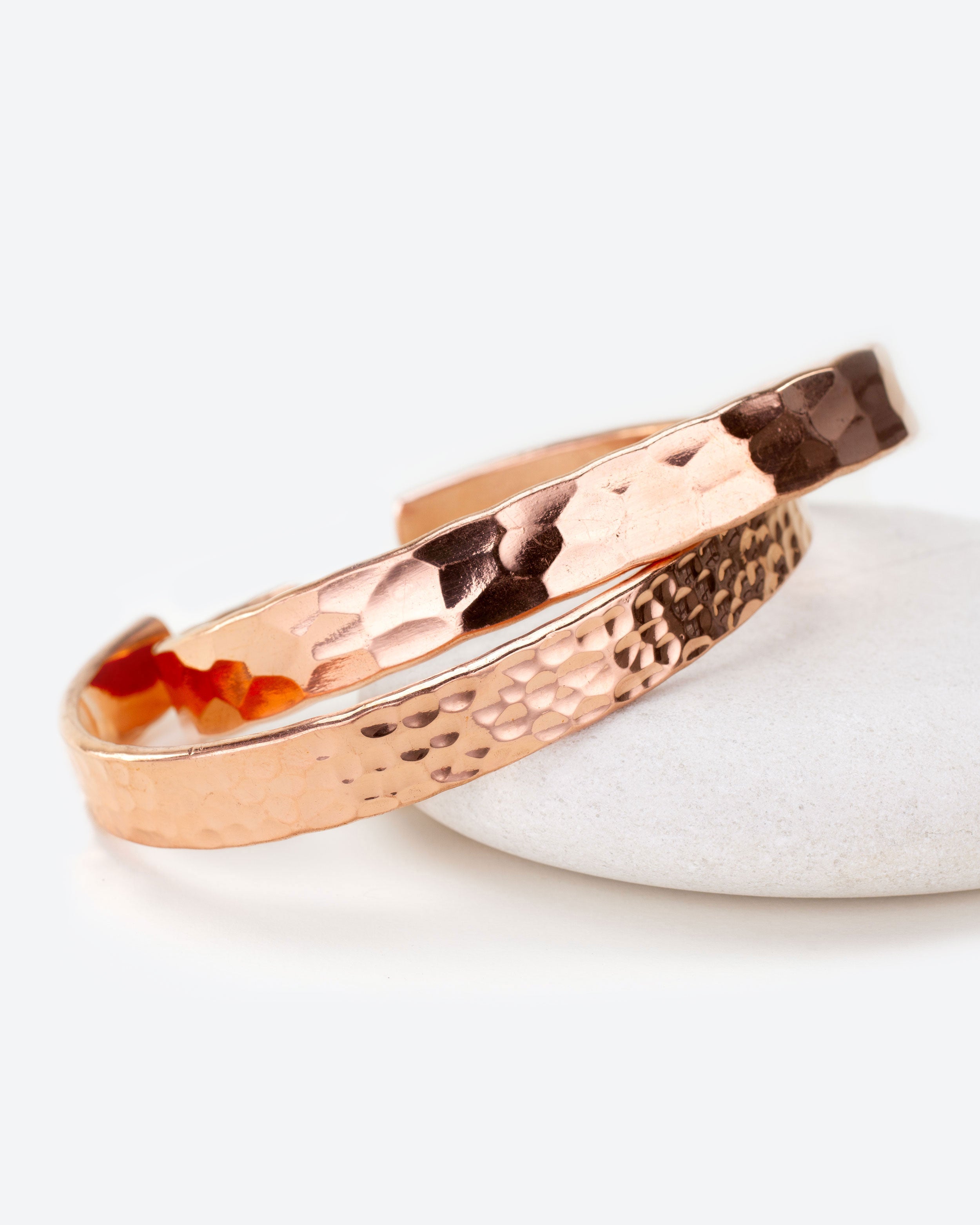 Koperen Magneet Armbanden Set - Gehamerd