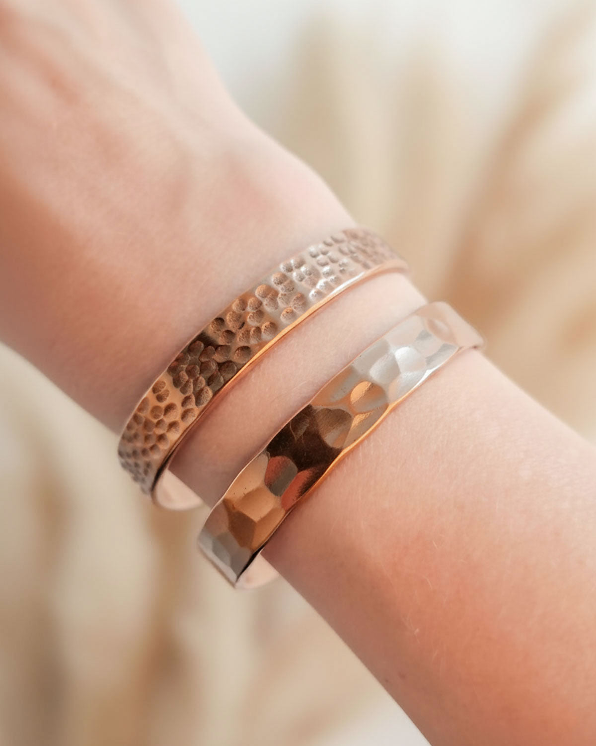 Koperen Magneet Armbanden Set - Gehamerd