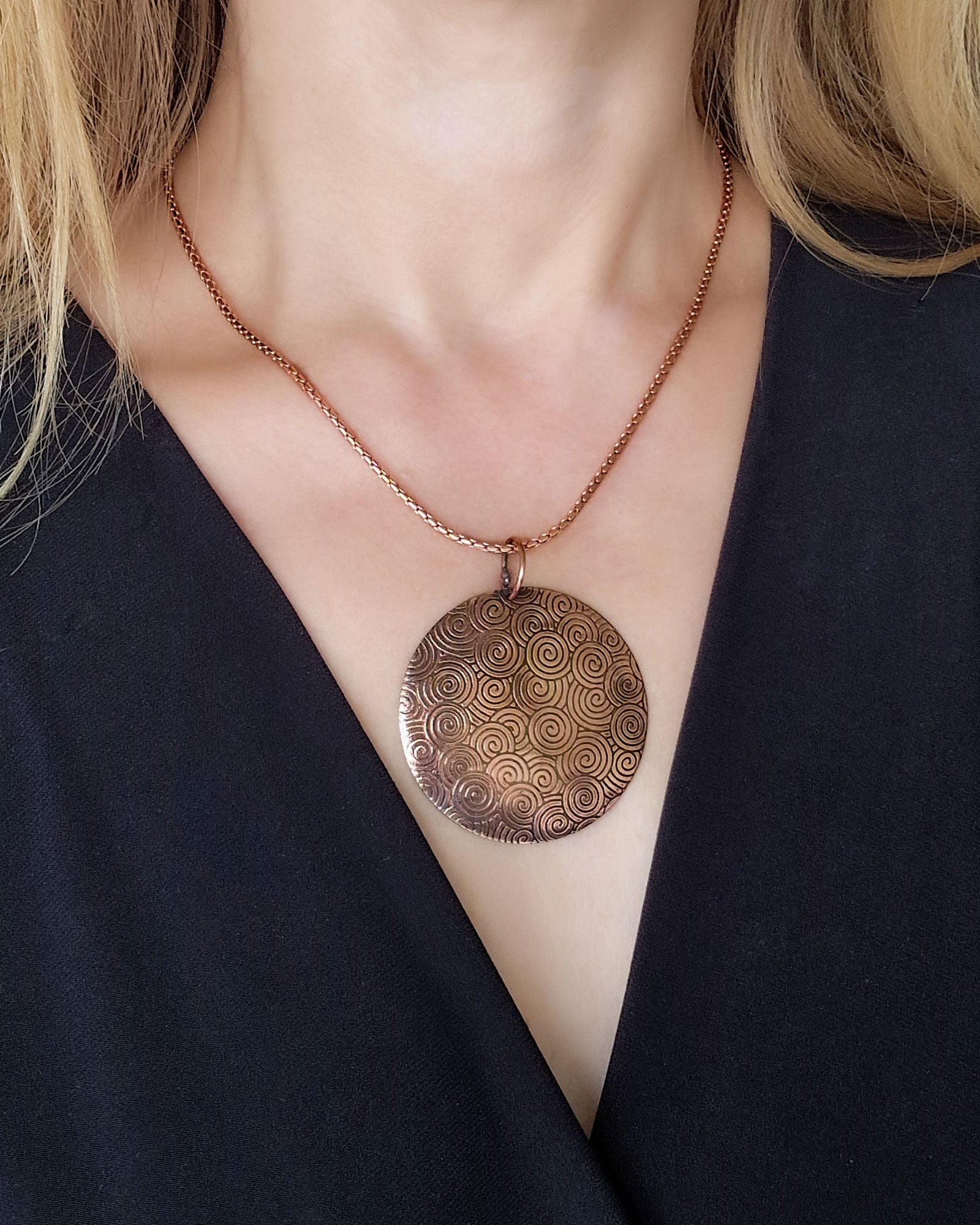 Koperen amulet ketting - Krul patroon